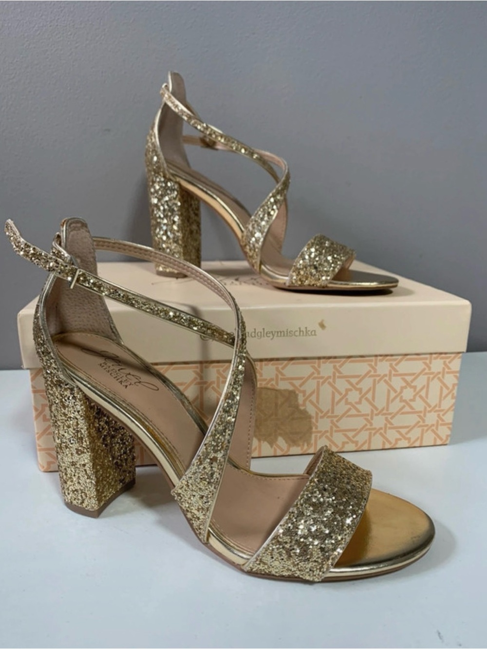 Jewel Badgley Mischka women's 8 gold glitter open toe heels 953